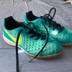 Nike green indoor soccer shoes
